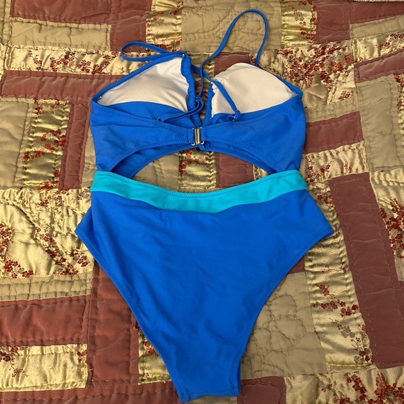 One piece bathing new.. never worn other than to try on - Picture 2 of 3